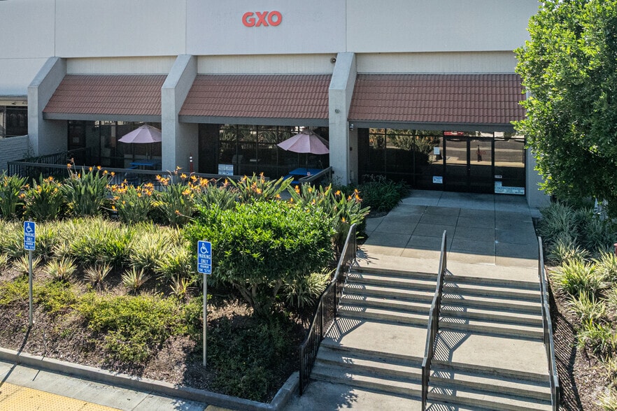 9400-9500 Santa Fe Springs Rd, Santa Fe Springs, CA for lease - Building Photo - Image 3 of 11