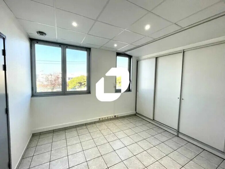 Office in Décines-Charpieu for lease - Interior Photo - Image 3 of 10