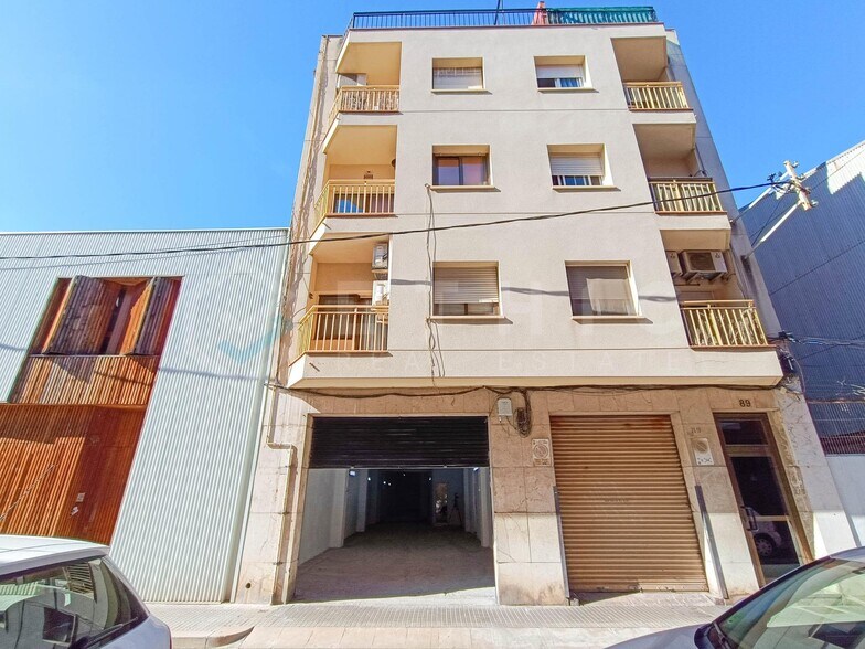 Immeuble residentiel dans El Prat de Llobregat, Barcelona à vendre - Photo du bâtiment - Image 3 de 4