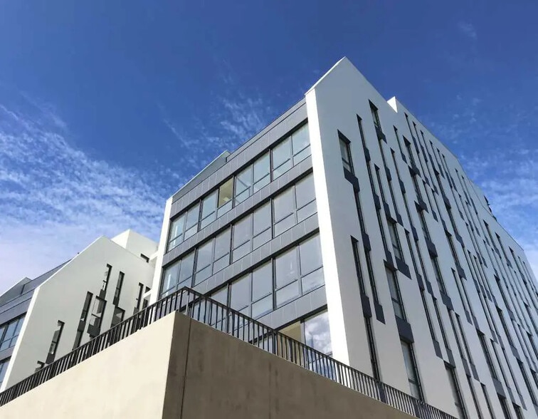 Office in Vénissieux for sale - Building Photo - Image 2 of 18