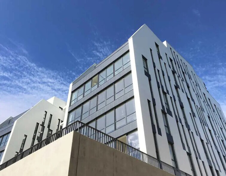 Bureau dans Vénissieux à vendre - Photo du bâtiment - Image 2 de 18