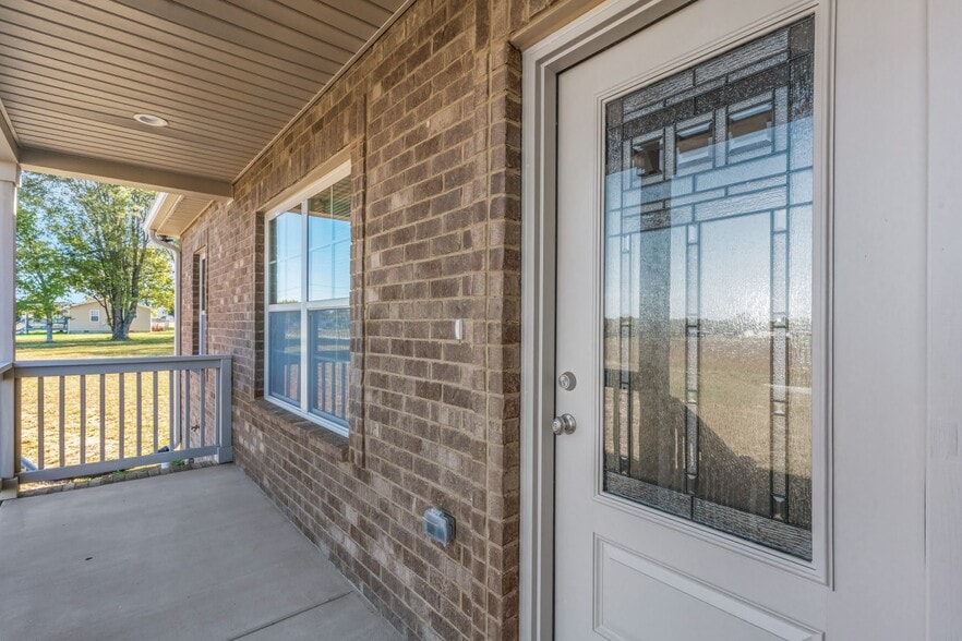 100 Amos Cir, Lafayette, TN for sale - Building Photo - Image 2 of 3