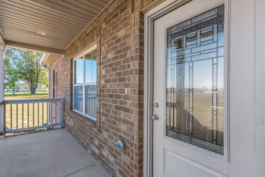 100 Amos Cir, Lafayette, TN à vendre - Photo du bâtiment - Image 2 de 3