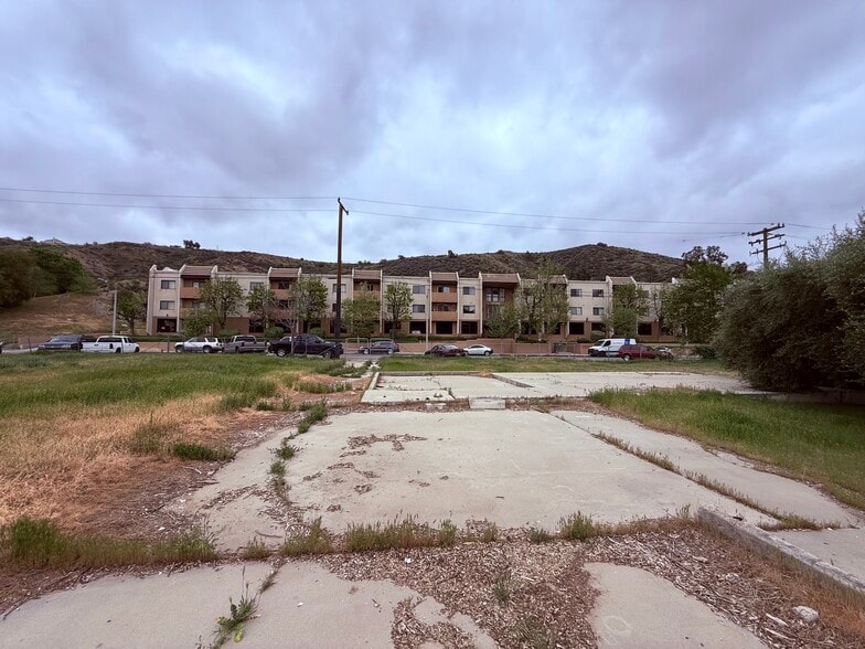 17745 & 17731 Scherzinger, Santa Clarita, CA for sale - Primary Photo - Image 1 of 18