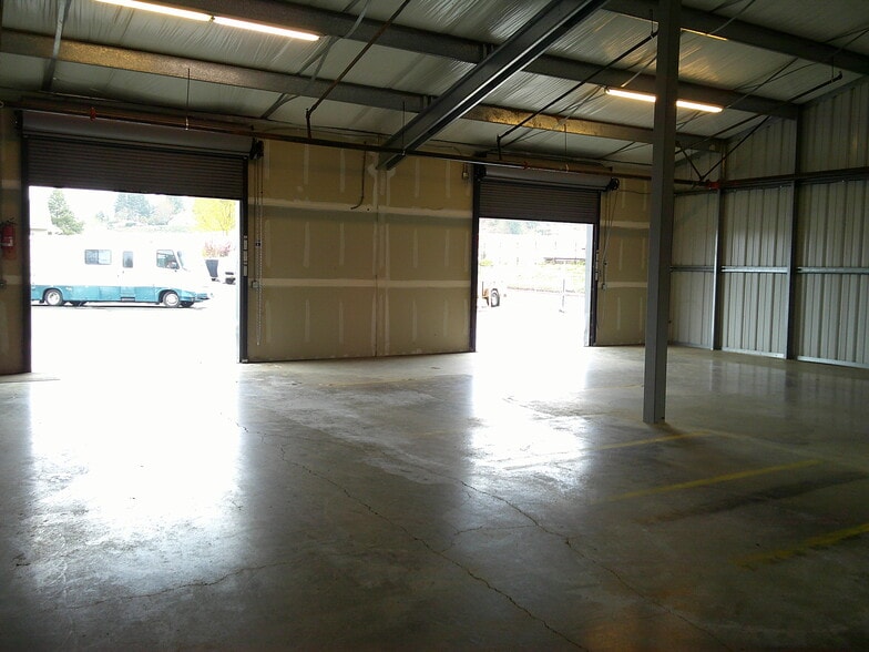 5820 NE Eighth Ct, Vancouver, WA for lease - Interior Photo - Image 2 of 8