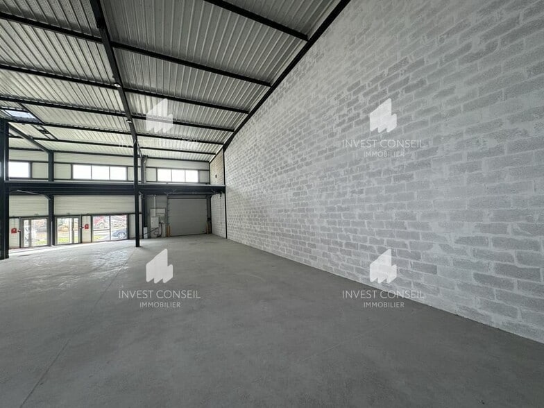 6 Les Grands Champs, Le Thillay for lease - Interior Photo - Image 2 of 7
