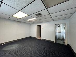 4700-4736 NE 12th Ave, Oakland Park, FL à louer Photo intérieure- Image 2 de 3