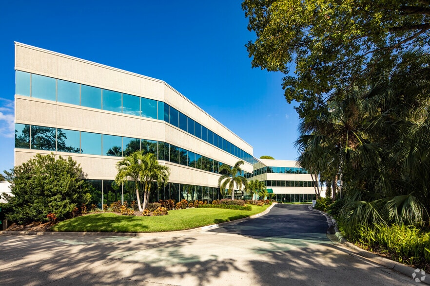 5405 Cypress Center Dr, Tampa, FL for lease - Building Photo - Image 1 of 20