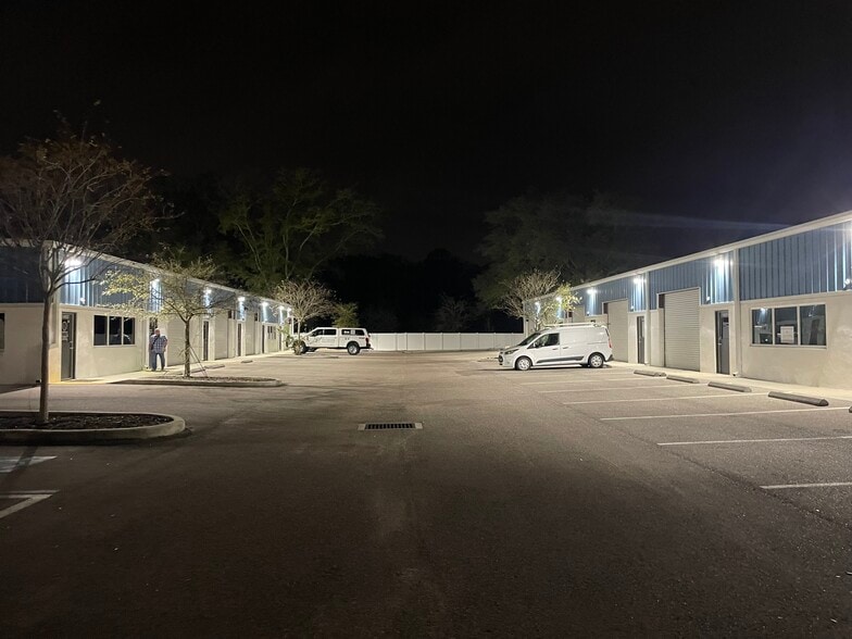 14212 N Florida Ave, Tampa, FL à louer - Photo du bâtiment - Image 3 de 5