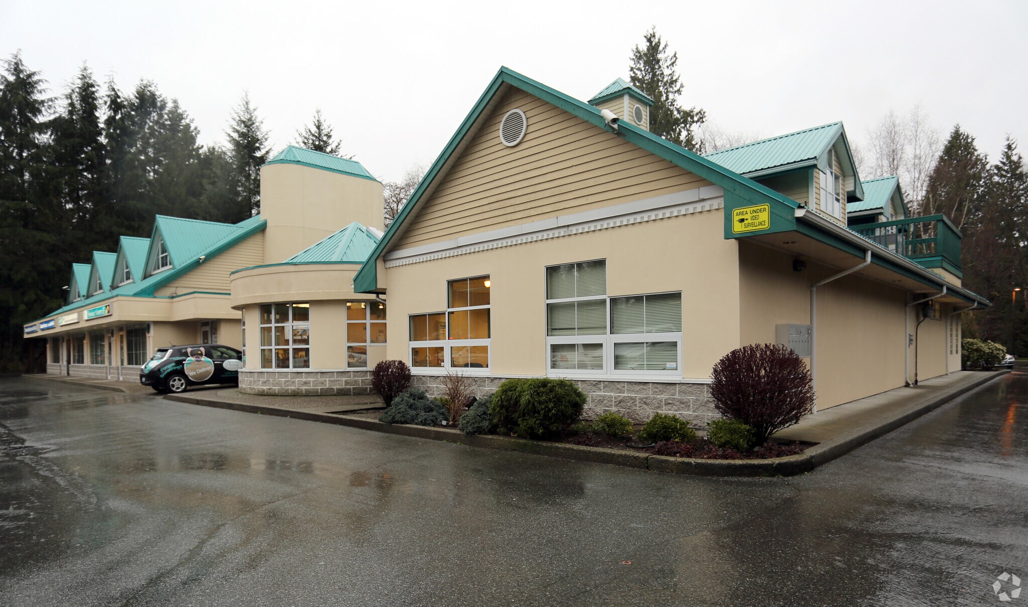 21409 Lougheed Hwy, Maple Ridge, BC for sale Primary Photo- Image 1 of 1