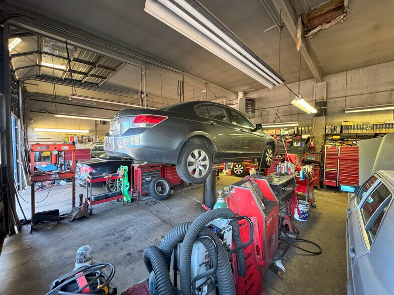 2048 S Orchard Dr, Bountiful, UT à vendre - Photo du bâtiment - Image 3 de 5