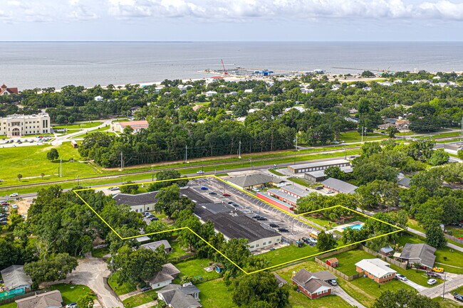 Plus de détails pour 522 E Railroad St, Long Beach, MS - Multi-résidentiel aux enchères