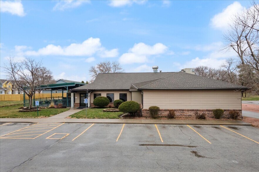 1207 S 35th St, Council Bluffs, IA à vendre - Photo du bâtiment - Image 2 de 14