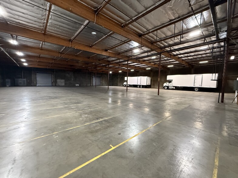 8929 Oso Ave, Chatsworth, CA for lease - Building Photo - Image 3 of 24