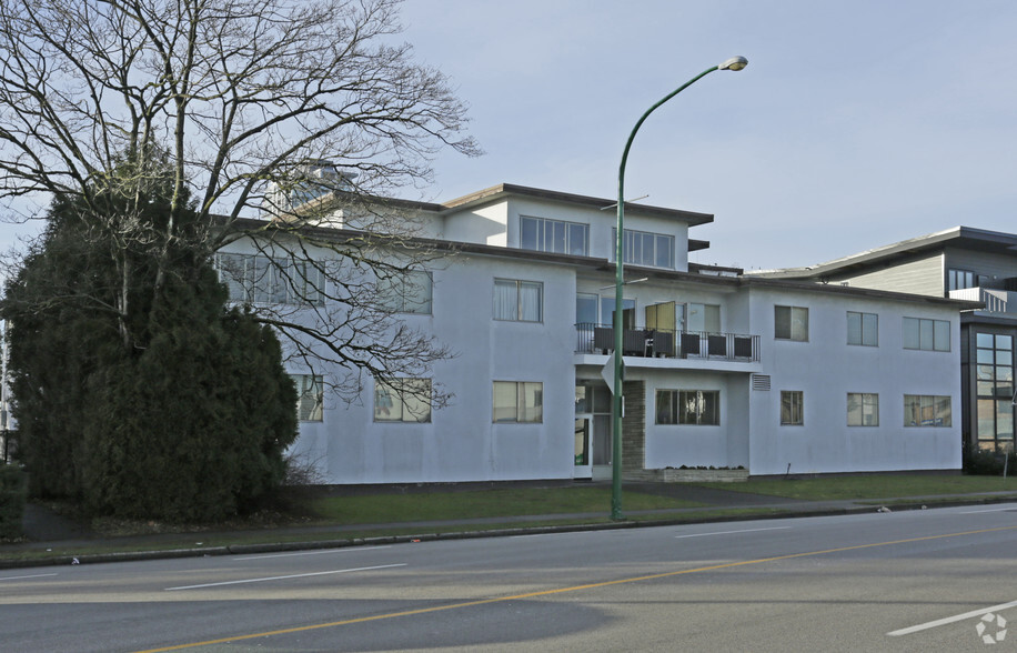 6739 Royal Oak Ave, Burnaby, BC for sale - Primary Photo - Image 1 of 5