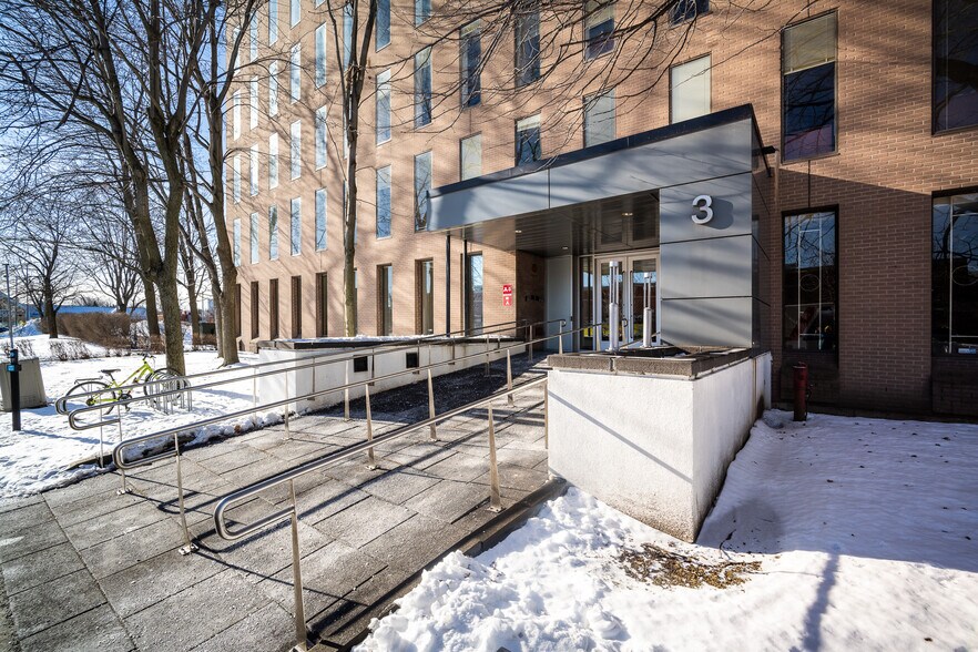 3 Pl du Commerce, Montréal, QC for lease - Building Photo - Image 3 of 23