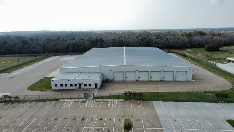 2799 N Earl Rudder Fwy, Bryan, TX for lease - Building Photo - Image 3 of 6