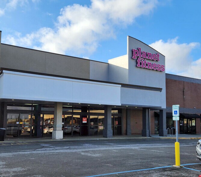 10411-10445 E Washington St, Indianapolis, IN à louer - Photo du bâtiment - Image 1 de 9