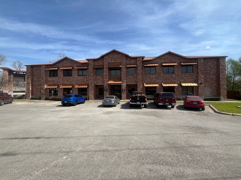 821 Grand Avenue Pky, Pflugerville, TX for lease - Building Photo - Image 1 of 13