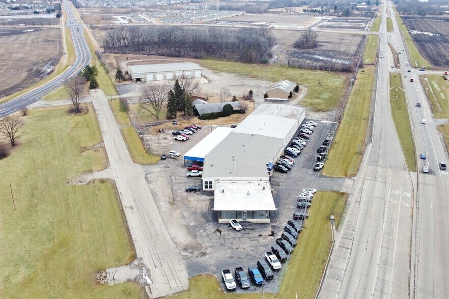 31535 N US Highway 12, Lakemoor, IL à vendre - Photo du bâtiment - Image 1 de 58