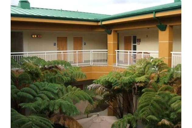 82 Puuhonu Pl, Hilo, HI à louer - Photo du bâtiment - Image 3 de 12
