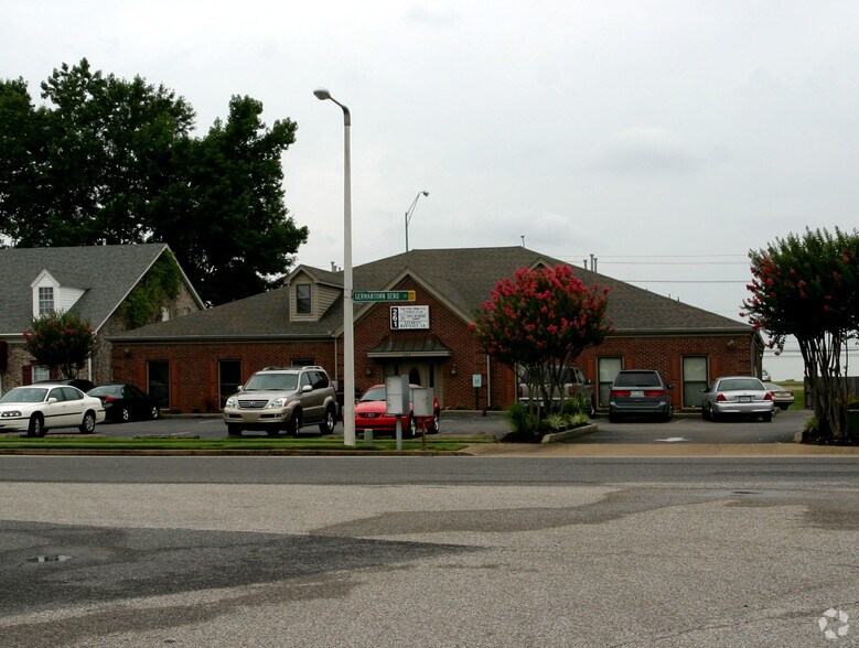 261 Germantown Bend Cv, Cordova, TN for lease - Building Photo - Image 2 of 3