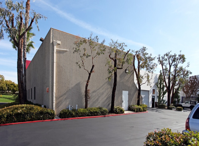 1 Wrigley Ave, Irvine, CA for lease - Building Photo - Image 2 of 11