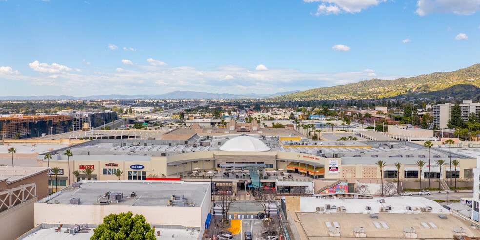 201 E Magnolia Blvd, Burbank, CA for lease - Building Photo - Image 3 of 5