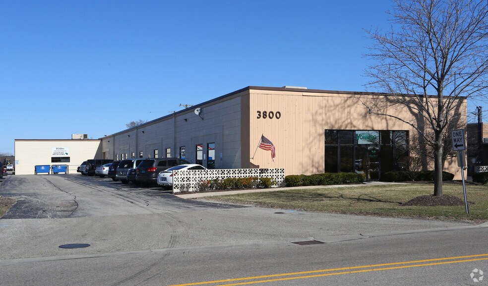 3800 Industrial Ave, Rolling Meadows, IL à louer - Photo du bâtiment - Image 3 de 3