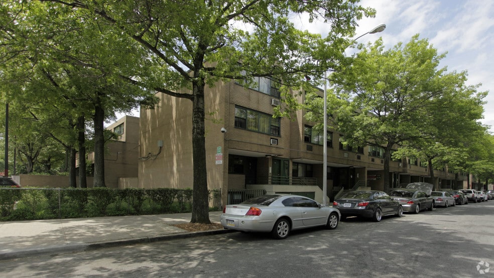 353-376 Chester St, Brooklyn, NY for lease - Building Photo - Image 3 of 49