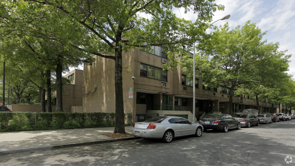 353-376 Chester St, Brooklyn, NY à louer - Photo du bâtiment - Image 3 de 49
