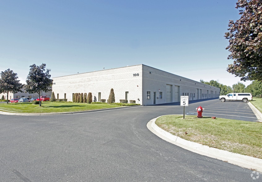 40 Engelwood Dr, Lake Orion, MI for lease - Building Photo - Image 3 of 4