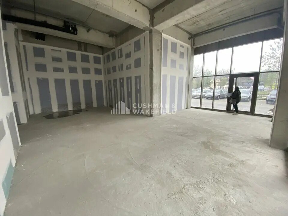 Retail in Mérignac for lease Building Photo- Image 1 of 7