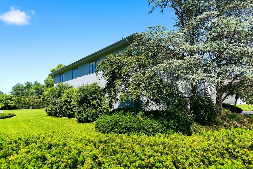 801 Hughes Dr, Trenton, NJ for sale - Building Photo - Image 2 of 47