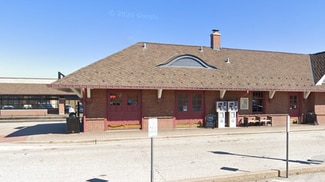 More details for 70-75 E Woodstock St, Crystal Lake, IL - Retail for Sale