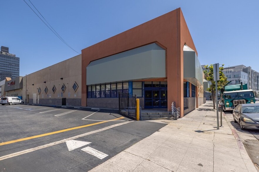 5575 Wilshire Blvd, Los Angeles, CA for lease - Building Photo - Image 2 of 7