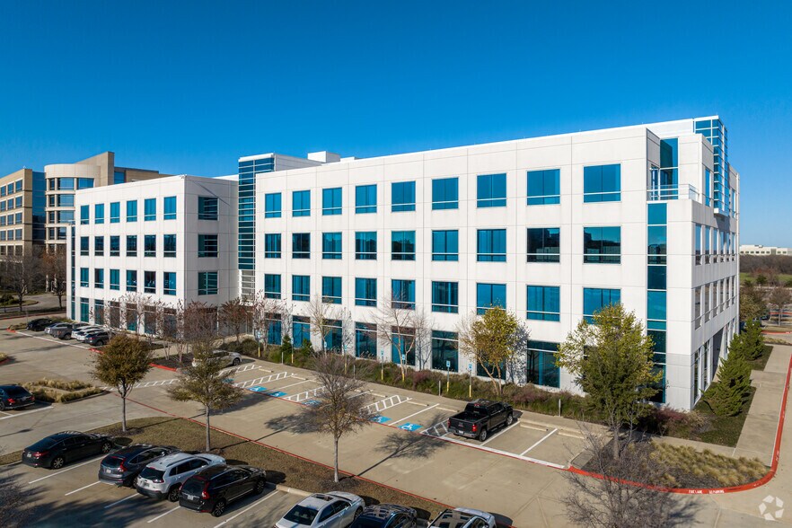 5445 Legacy Dr, Plano, TX à louer - Photo du bâtiment - Image 1 de 16