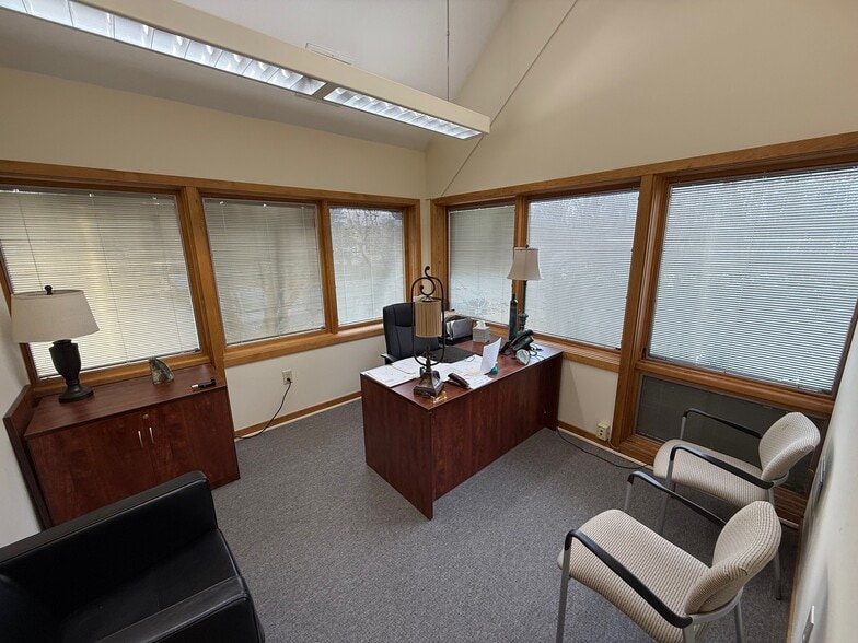 1000 Germantown Pike, Plymouth Meeting, PA for sale - Interior Photo - Image 3 of 20