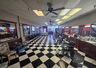 10215 N 28th Dr, Phoenix, AZ à louer Photo intérieure- Image 1 de 1