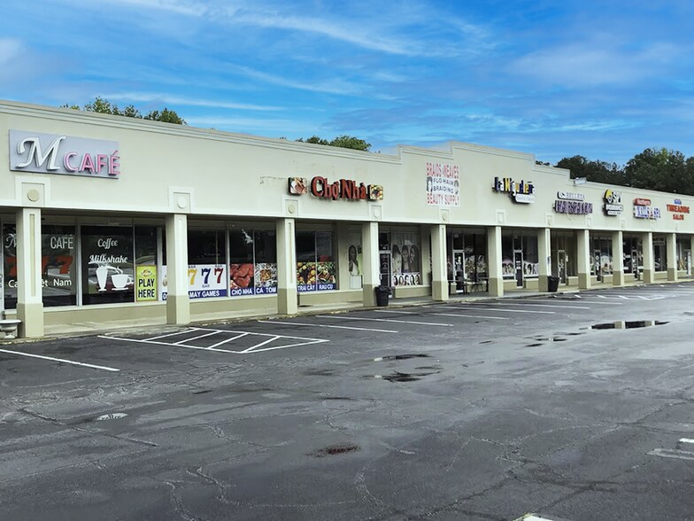 5265 Lawrenceville Hwy NW, Lilburn, GA à louer - Photo du bâtiment - Image 3 de 12
