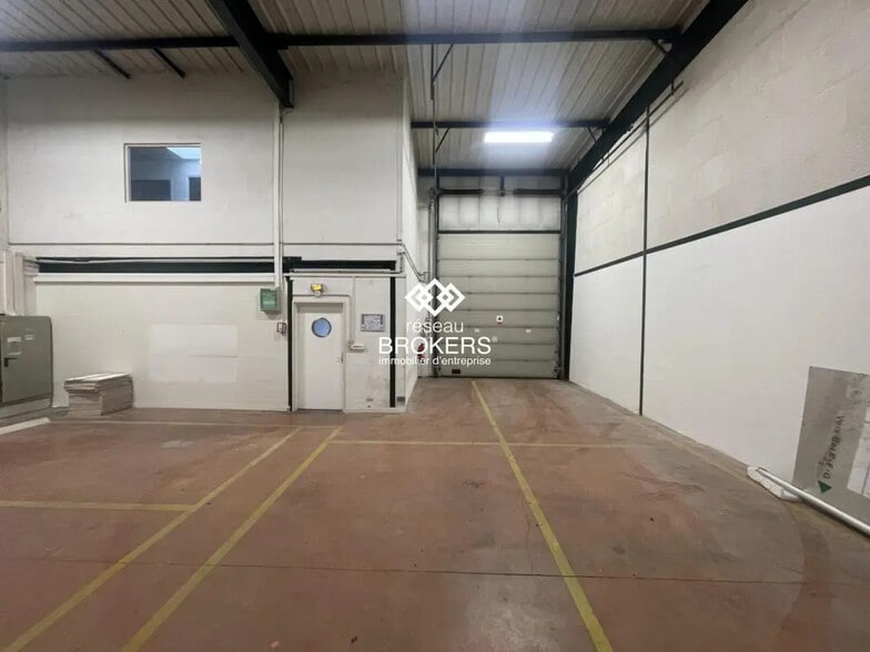 Industrial in Villepinte for lease - Interior Photo - Image 2 of 4