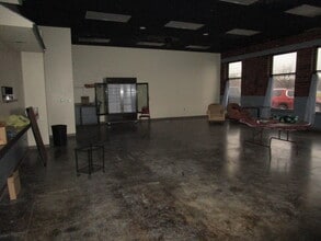 1325 N Main St, Adrian, MI à louer Photo intérieure- Image 1 de 4