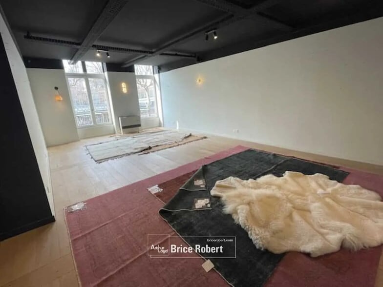 Retail in Lyon for lease - Interior Photo - Image 2 of 8