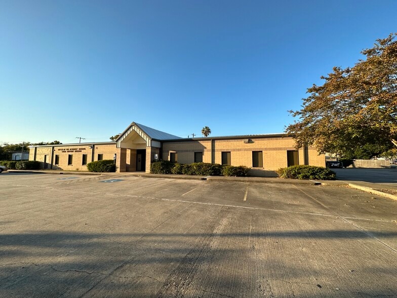 1110 Calder St, Beaumont, TX for lease - Building Photo - Image 1 of 9