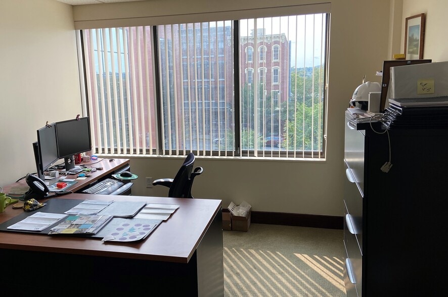 84 Pine St, Burlington, VT for lease - Interior Photo - Image 2 of 10