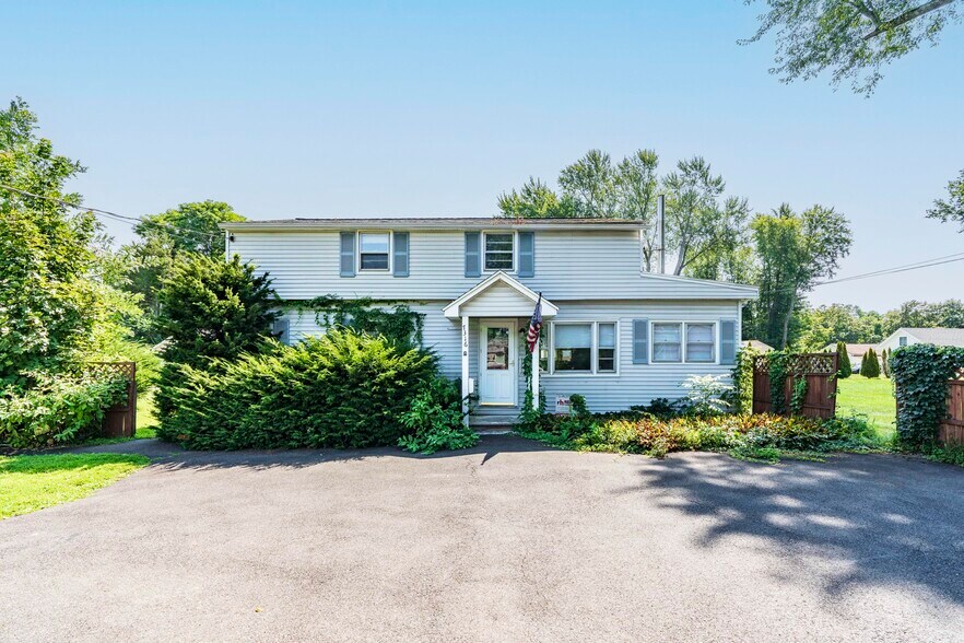 7316 S Broadway, Red Hook, NY à vendre - Photo du bâtiment - Image 2 de 5