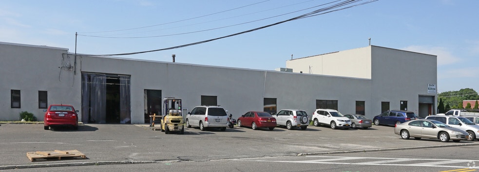 60 Milbar Blvd, Farmingdale, NY à vendre - Photo du bâtiment - Image 3 de 18