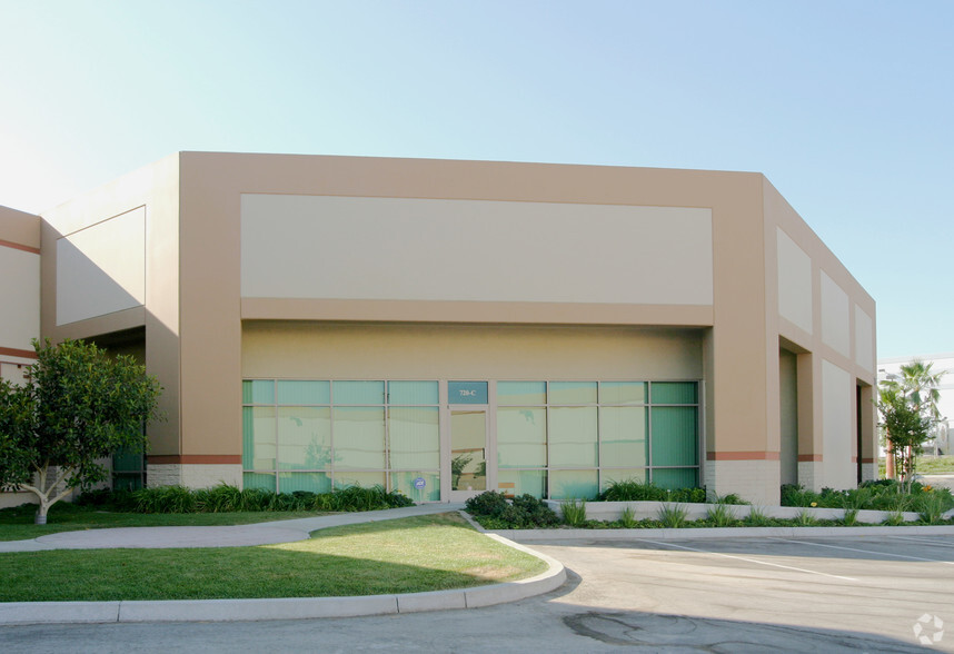 720 S Rochester, Ontario, CA for lease - Building Photo - Image 3 of 7