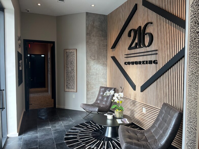 216 E Cherokee Ave, Cartersville, GA à louer - Photo principale - Image 1 de 12