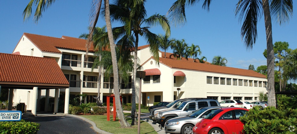 801 Anchor Rode Dr, Naples, FL à louer - Photo du bâtiment - Image 3 de 17